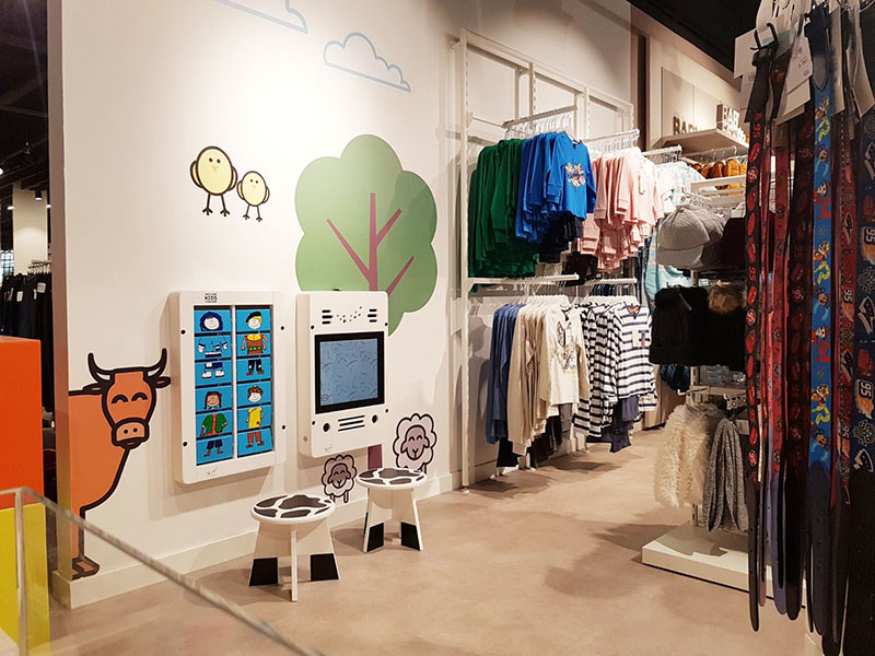 Angolo giochi IKC per bambini presso il negozio di abbigliamento C&A