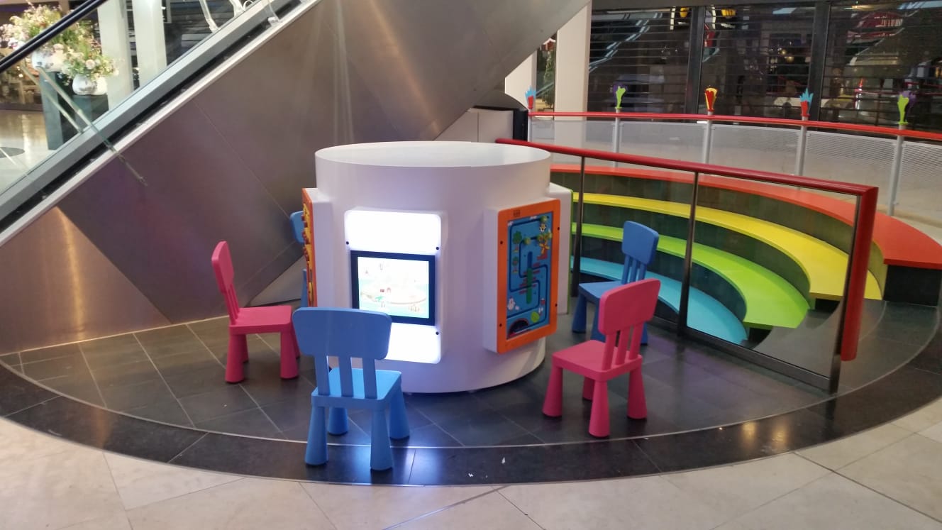 Angolo giochi IKC per bambini nel centro commerciale Alexandrium a Rotterdam