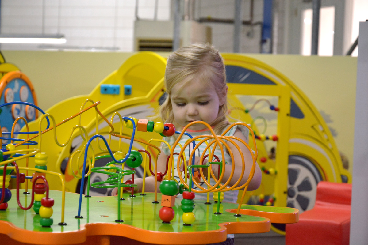 Diversi mobili per bambini per il tuo angolo gioco o sotto un concetto di gioco