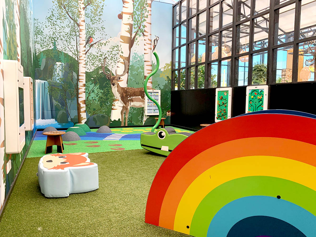 Binnenspeeltuin met kinderhoek Binnenspeeltuin met kinderhoek
