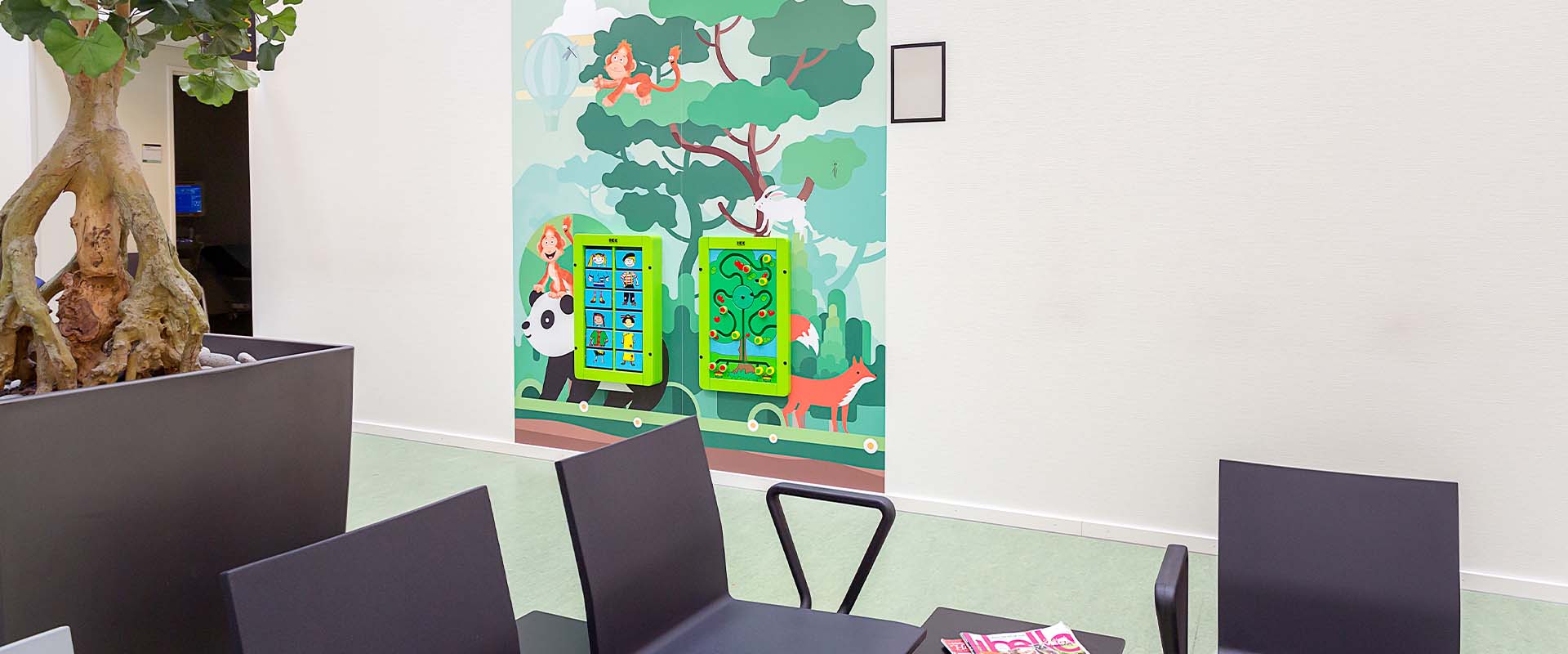 Un'attesa piacevole nella vostra sala d'attesa vicino a un angolo per bambini Un'attesa piacevole nella vostra sala d'attesa vicino a un angolo per bambini