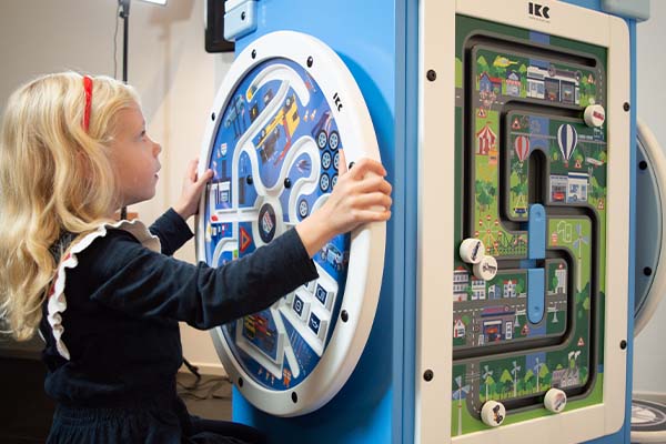 Bosch Car Services Showroom angolo bambini con moduli personalizzati Bosch Car Services Showroom angolo bambini con moduli personalizzati